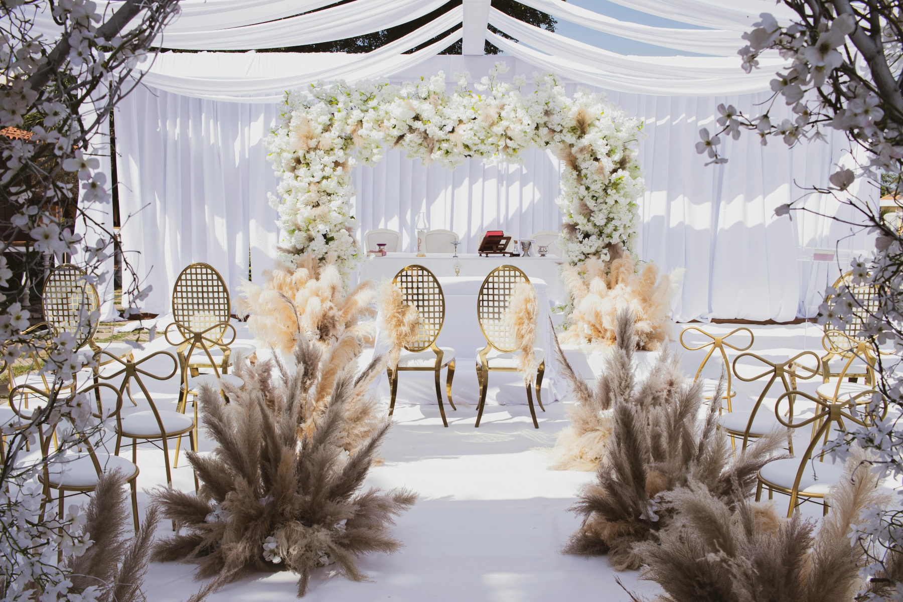 sweetheart table wedding reception